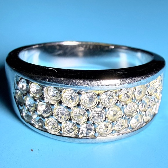 Silver toned Band Ring - Picture 6 of 7